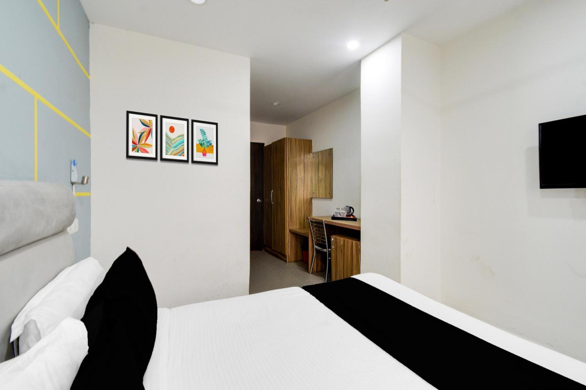 Super Townhouse Madhapur 100 Feet Road Formerly Jkc Grand Hyderabad Exterior foto